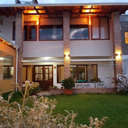 Accueillant Auberge Сальта Экстерьер фото