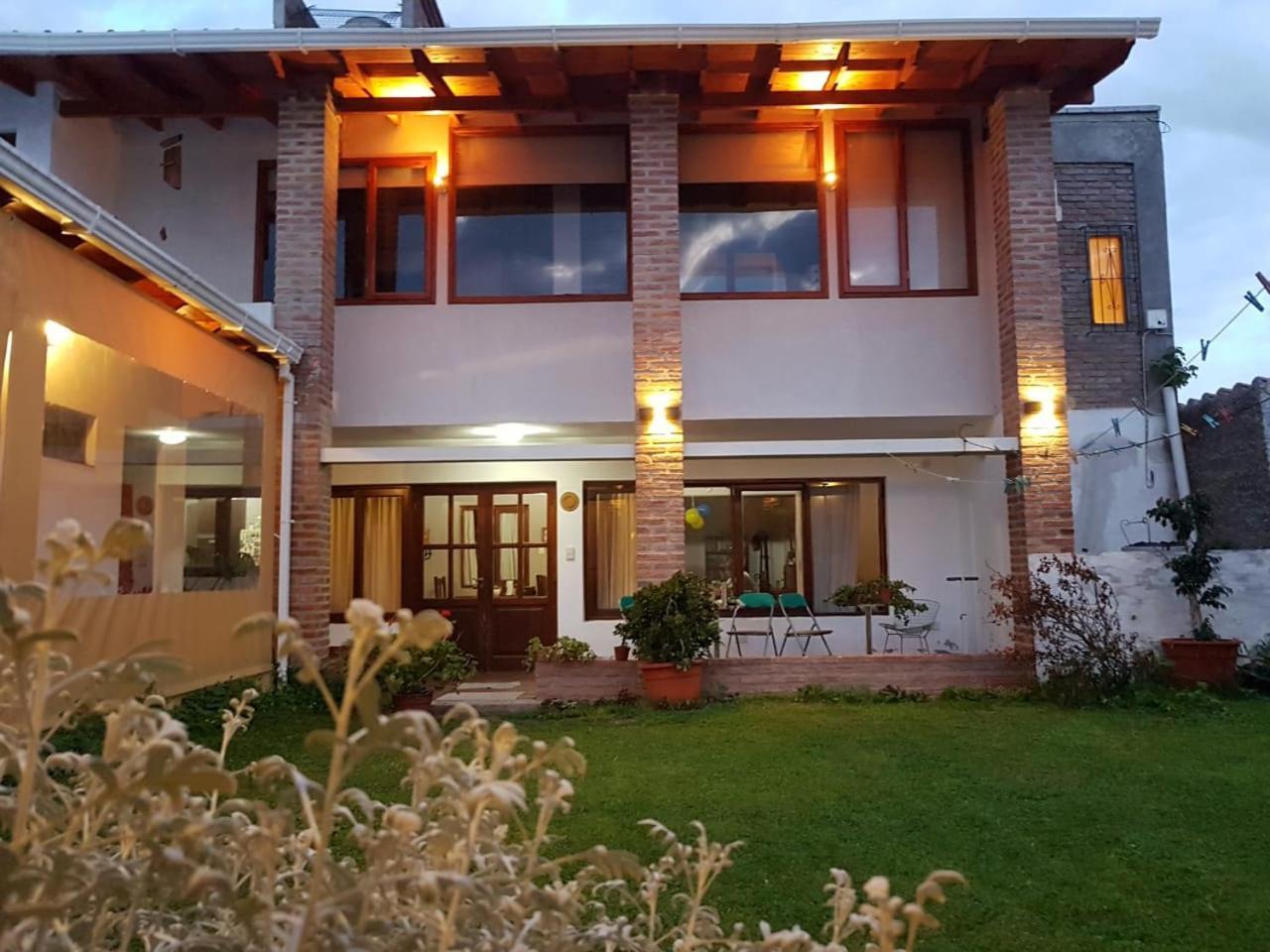 Accueillant Auberge Сальта Экстерьер фото