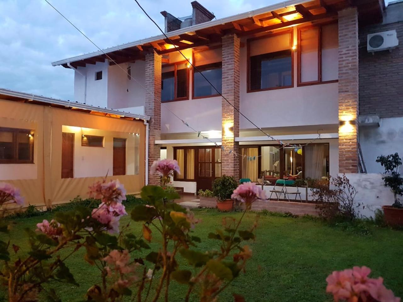 Accueillant Auberge Сальта Экстерьер фото
